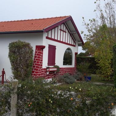 Parentis en Born malo turističko mesto, u oktobru prilično pusto. Često i iznenada pada kiša.