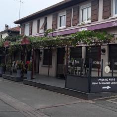 Parentis en Born malo turističko mesto, u oktobru prilično pusto. Često i iznenada pada kiša.